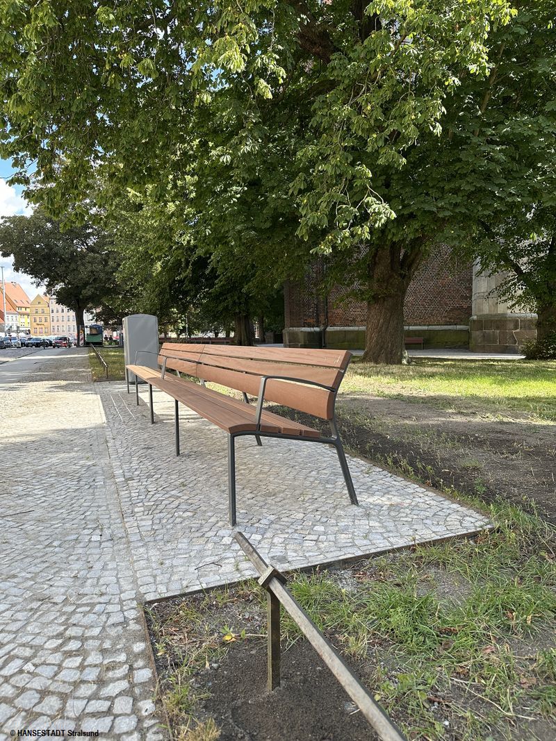 Bänke Umfeld Marienkirche
