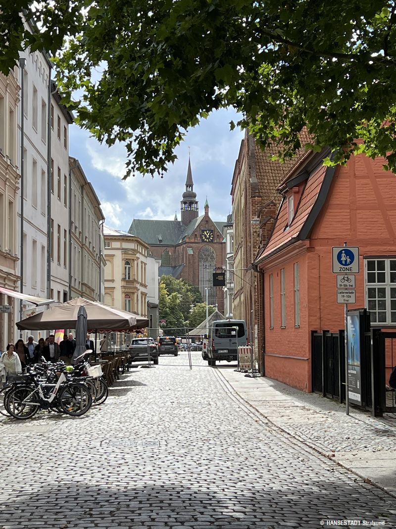 Mehr als 100 Meter ist sie lang, die neue Museumsmeile zwischen Neuem Markt und Böttcherstraße mit Museumshaus, STRALSUND MUSEUM und MEERESMUSEUM