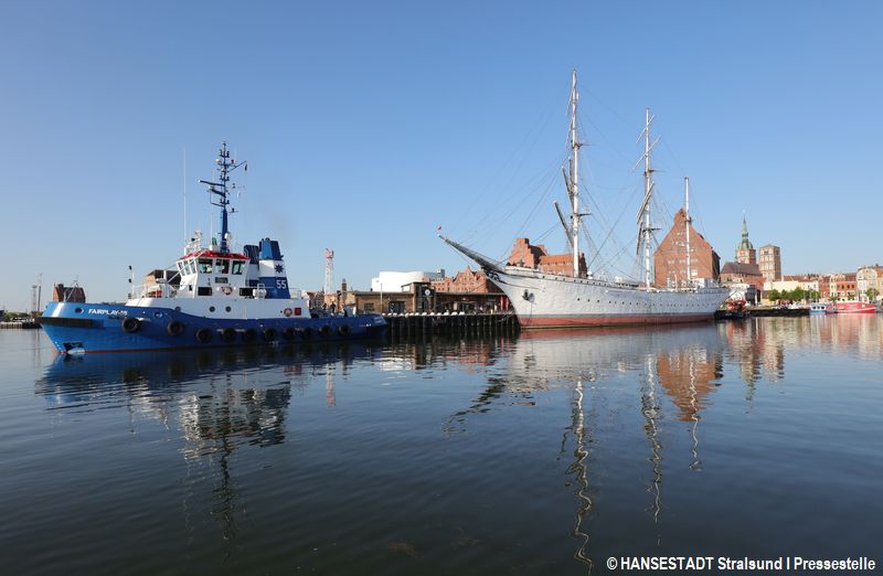 Gorch Fock 1 im Stadthafen kurz vor dem Ablegen